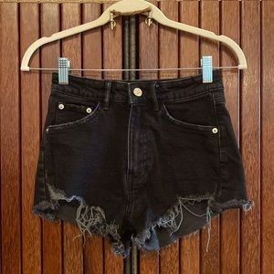 ZARA WOMEN’S BLACK DISTRESSED DENIM (JEAN) SHORTS